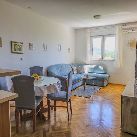 Apartment Cesarica Omiš Eksteriør bilde