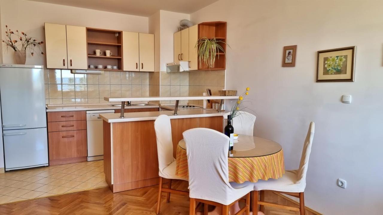 Apartment Cesarica Omiš Eksteriør bilde