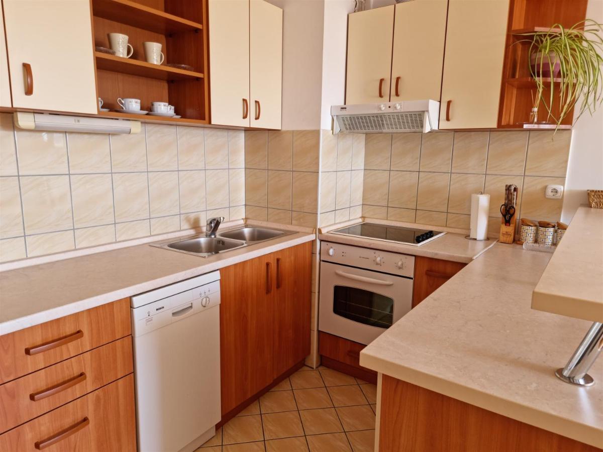 Apartment Cesarica Omiš Eksteriør bilde
