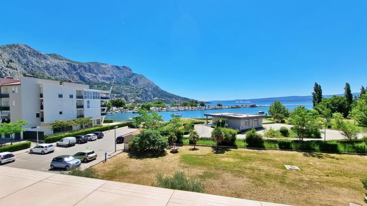 Apartment Cesarica Omiš Eksteriør bilde