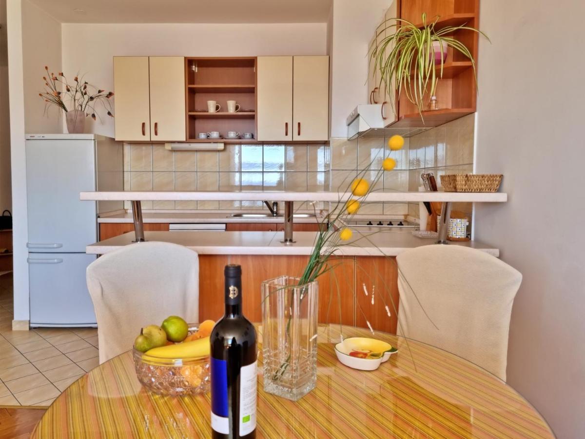 Apartment Cesarica Omiš Eksteriør bilde