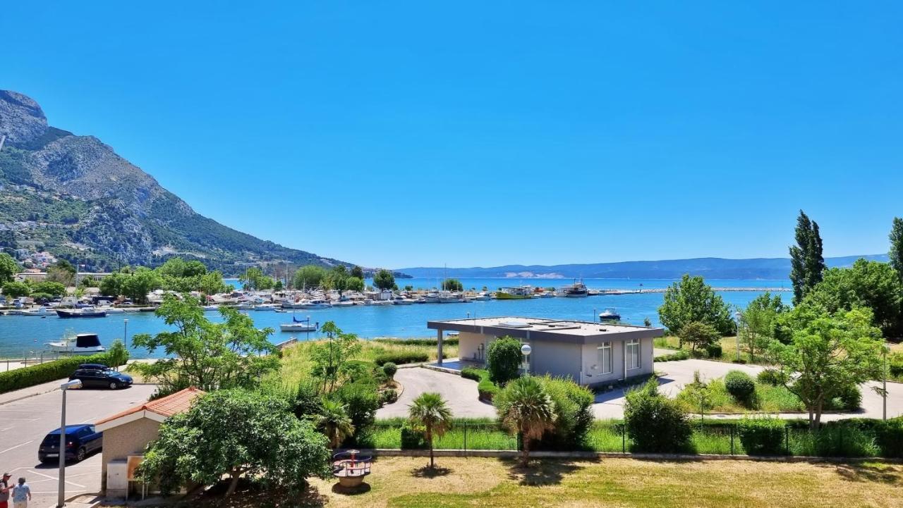 Apartment Cesarica Omiš Eksteriør bilde